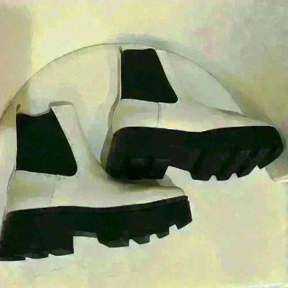 Open Edit Iris Lug Chelsea Boot. Women’s size 9M. Color: Cream, Black. - Picture 4 of 6